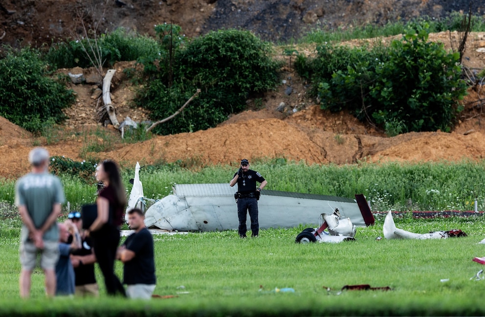 PHOTO: Helicopter Plane Crash Pennsylvania