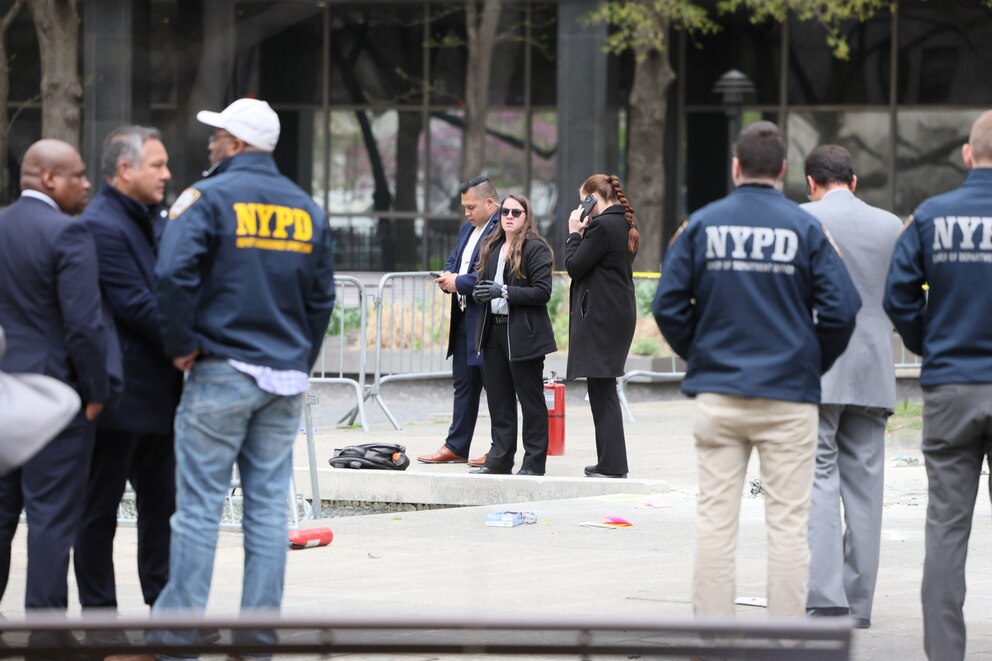 Man dies after setting himself on fire outside courthouse where Trump ...