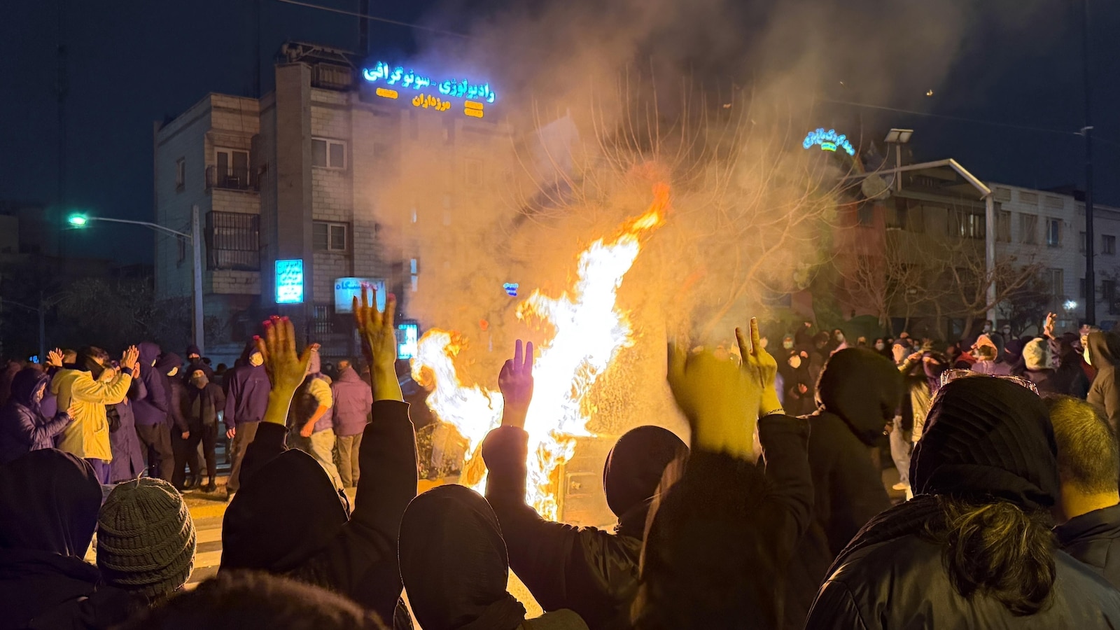 Мащабът на националните протести в Иран и кървавите репресии са на фокус