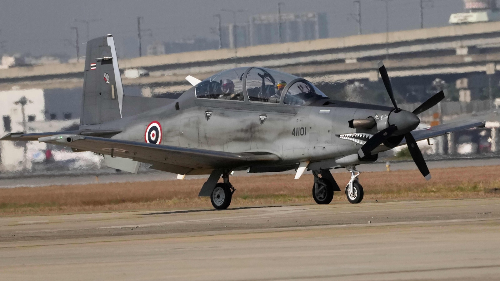 قالت القوات الجوية التايلاندية إن طيارين لقيا حتفهما في حادث تحطم طائرة أثناء مهمة تدريبية