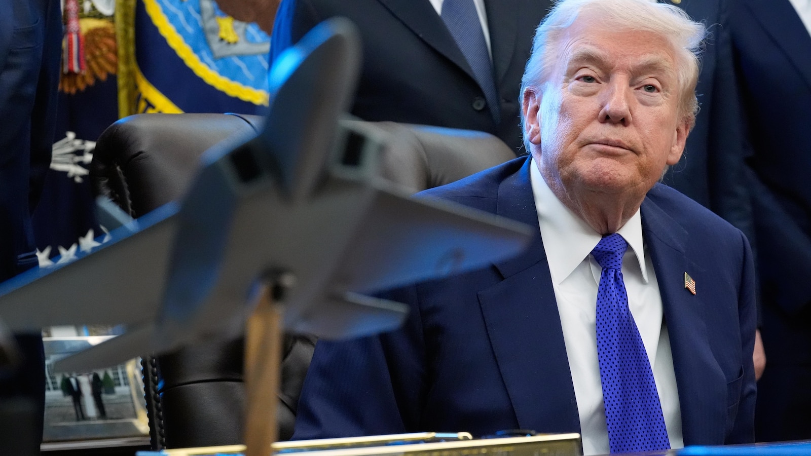 Историци и наблюдатели обвиниха администрацията на Тръмп че се опитва