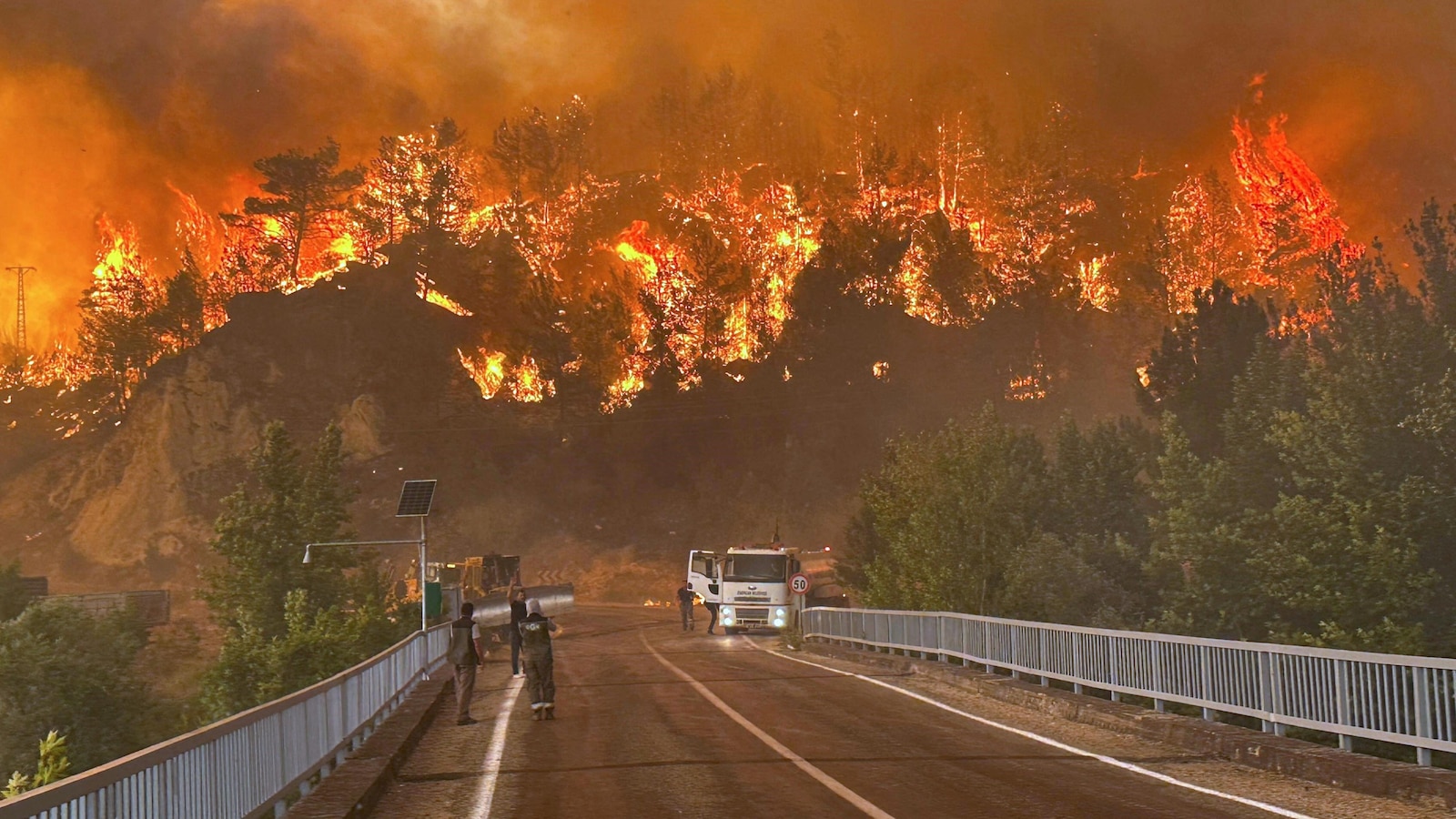 Wildfires threaten Turkey's fourth-largest city as locals are evacuated