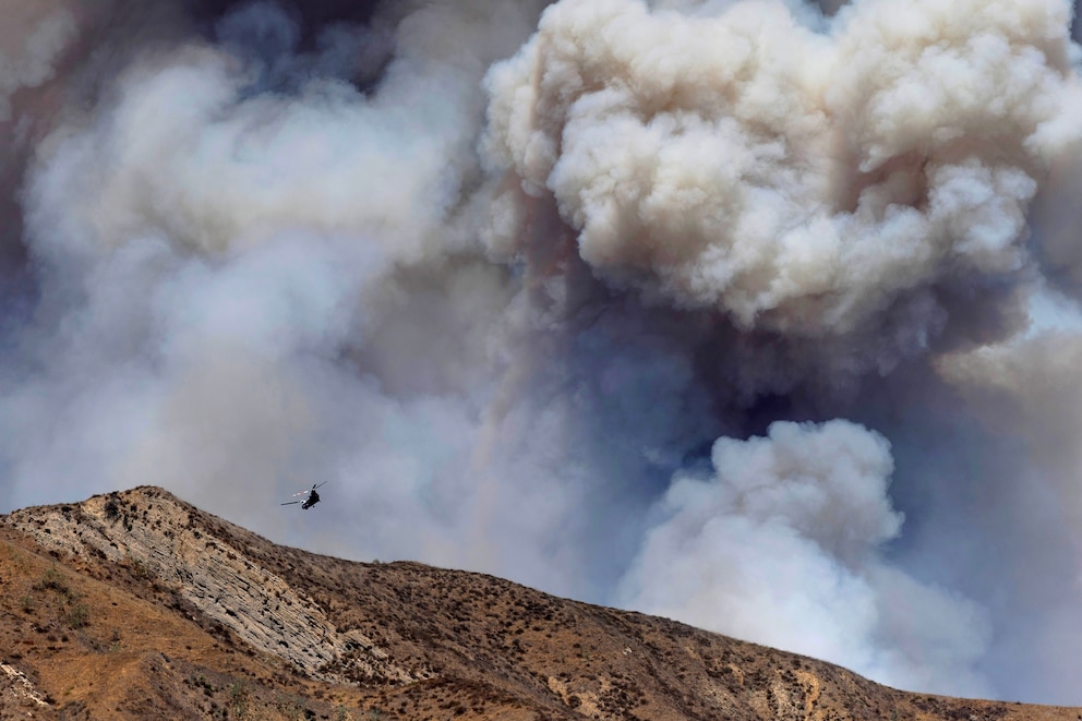 PHOTO: *** BESTPIX *** Firefighters Battle Canyon Fire North Of Los Angeles