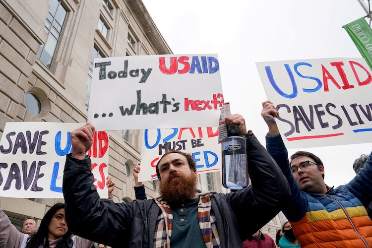 protestors protesting the dumb shit elon is doing the usaid