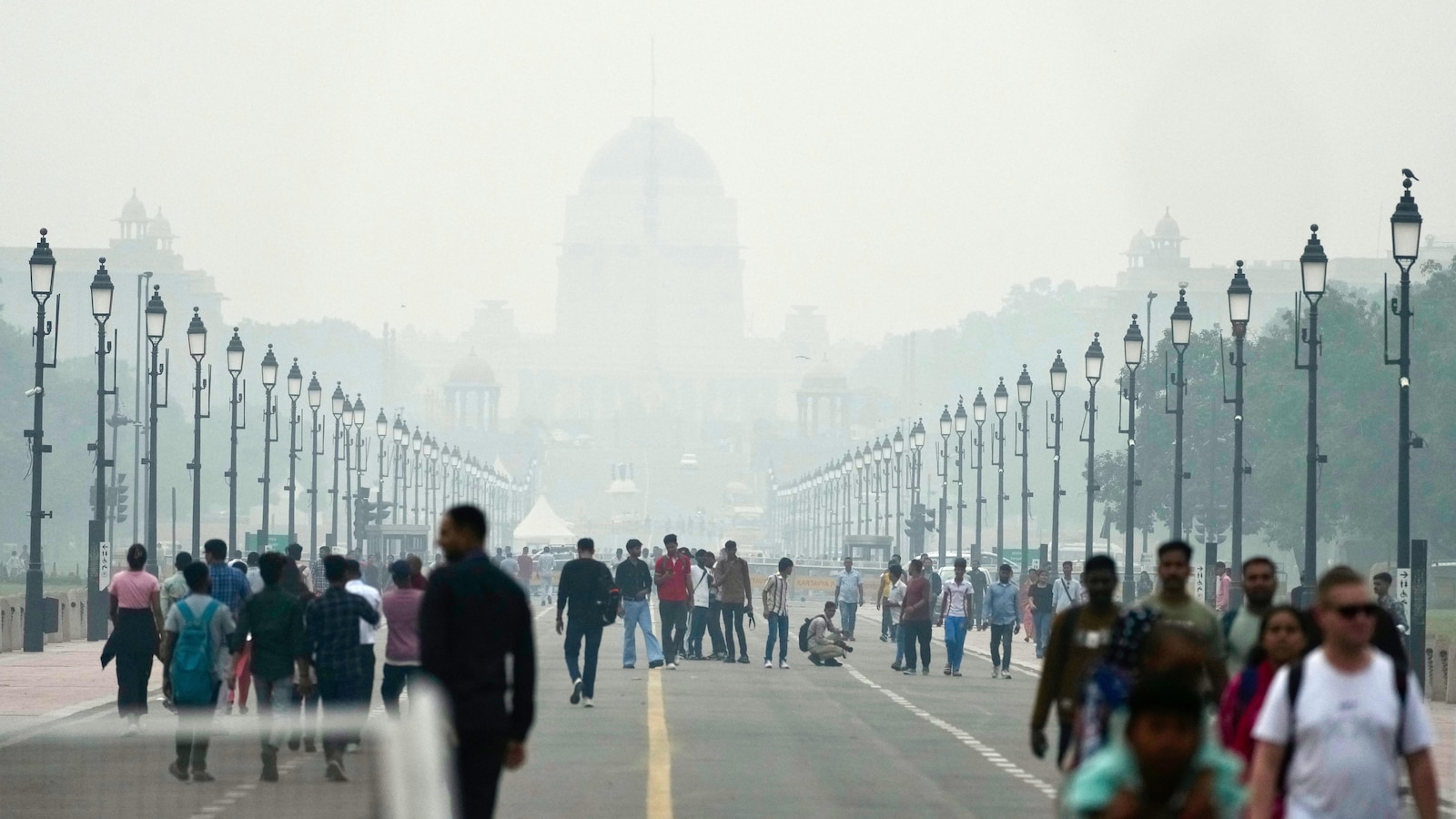  India conducts cloud-seeding trial to clear New Delhi's smog