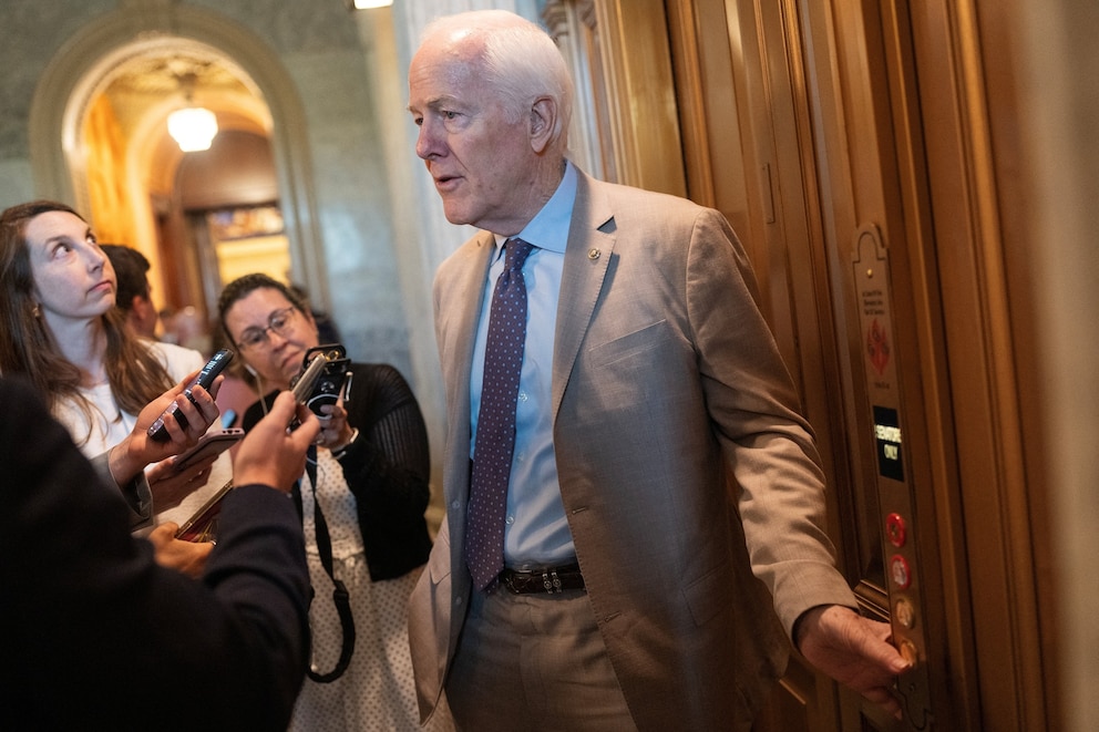 PHOTO: U.S. Senators vote on Capitol Hill
