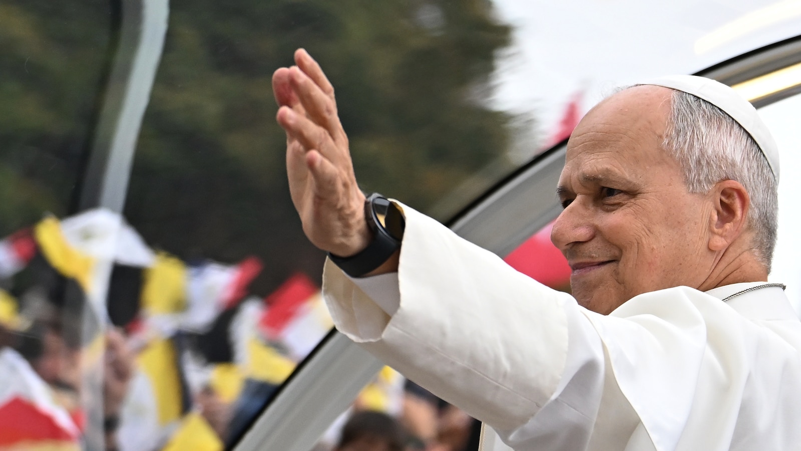 Hundreds of thousands of people packed Paris’ iconic Champs-Élysées avenue for Pope Leo XIV’s big outdoor Mass on Saturday. ABC News' @​TSoufiBurridge has the latest. ▻