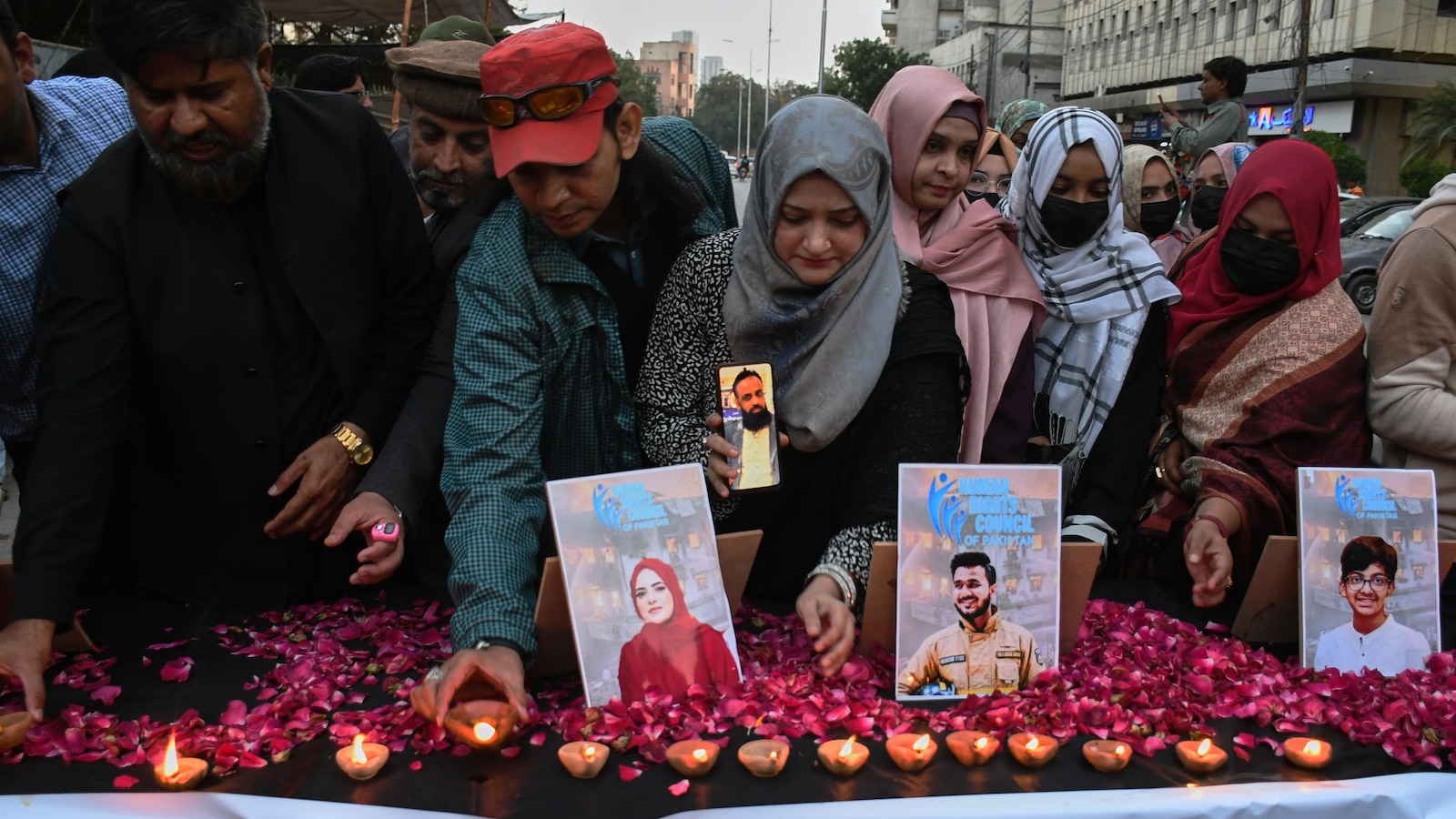 Длъжностни лица в Пакистан са открили части от тела за