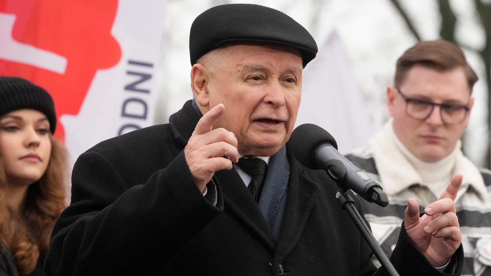Полският опозиционен лидер отменя преговорите за излизане от ЕС, за да наложи реформи