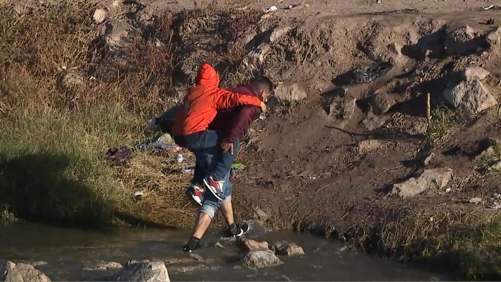 Video Migrant surge at Texas border - ABC News