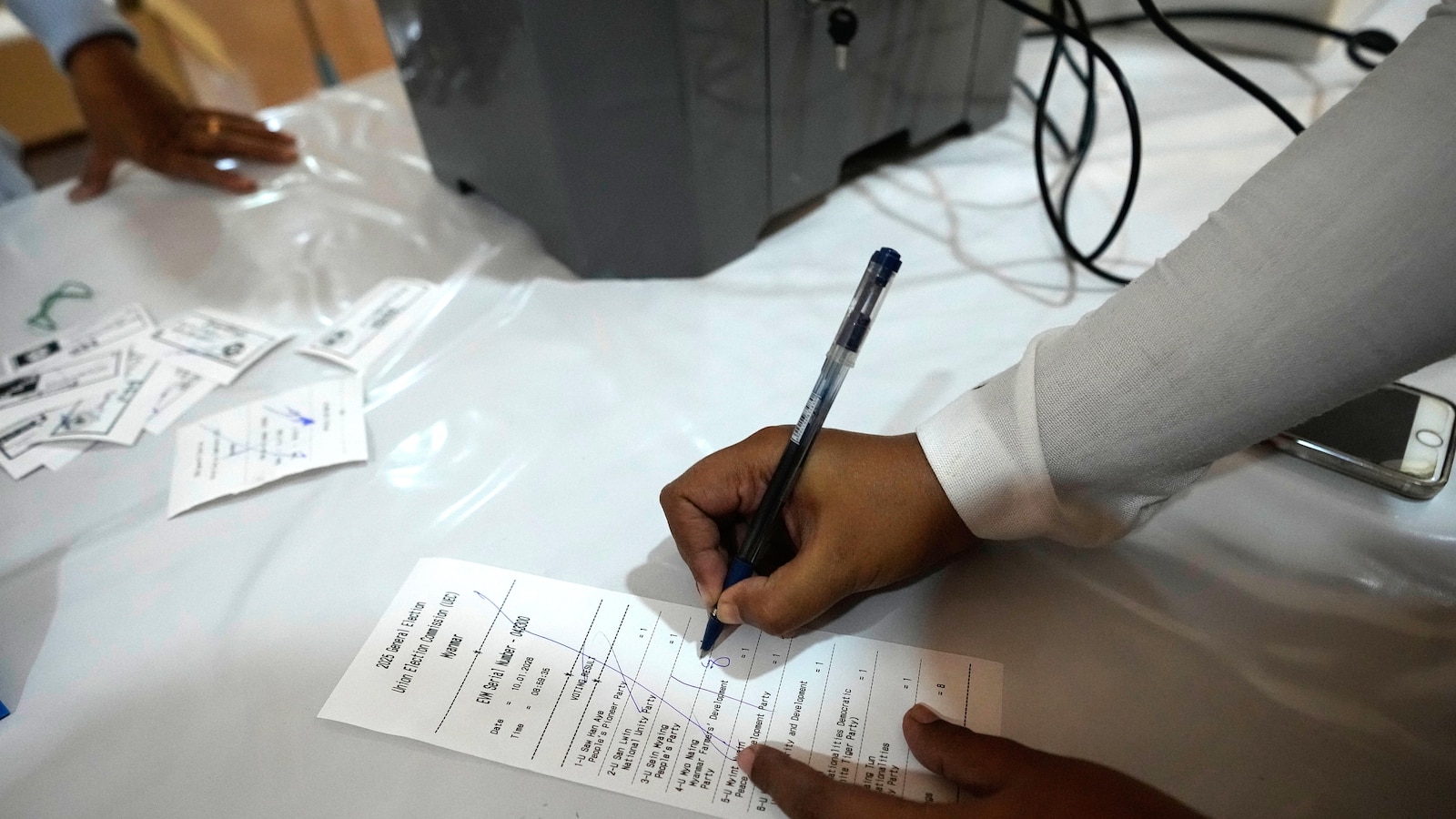 Мианмар провежда 2-ри тур на изборите на фона на въоръжен конфликт