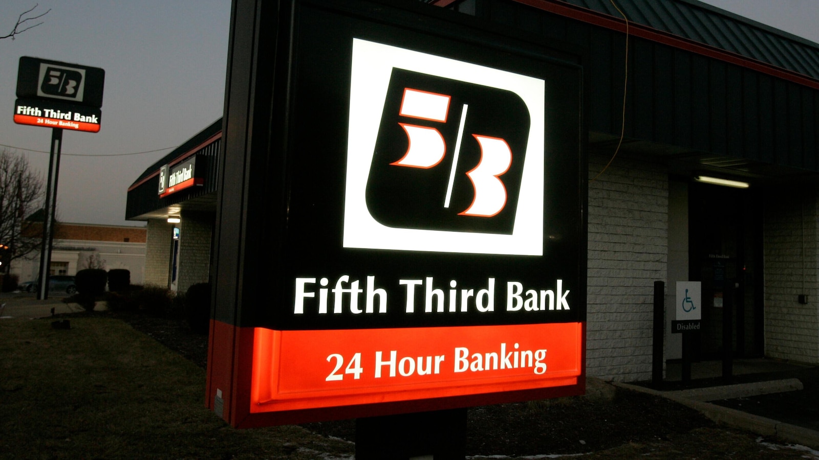 Fifth Third Bancorp to buy Comerica for $10.9 billion in tie-up of big regional banks