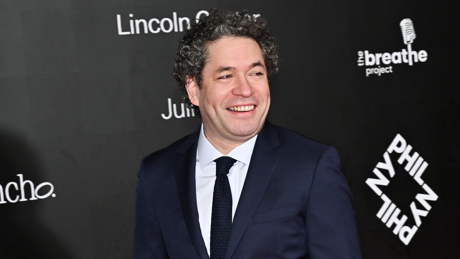 Comienza la gestión de Gustavo Dudamel como director musical de la Filarmónica de Nueva York en el Radio City Music Hall