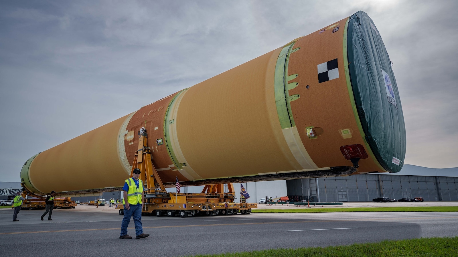Core rocket for upcoming Artemis III mission arrives at Kennedy Space Center