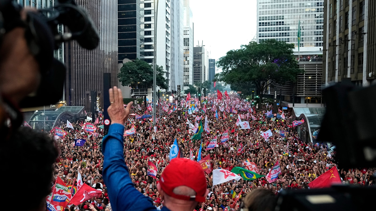 Brazil's Lula, Bolsonaro close arguments to voters ahead of nail-biting election runoff