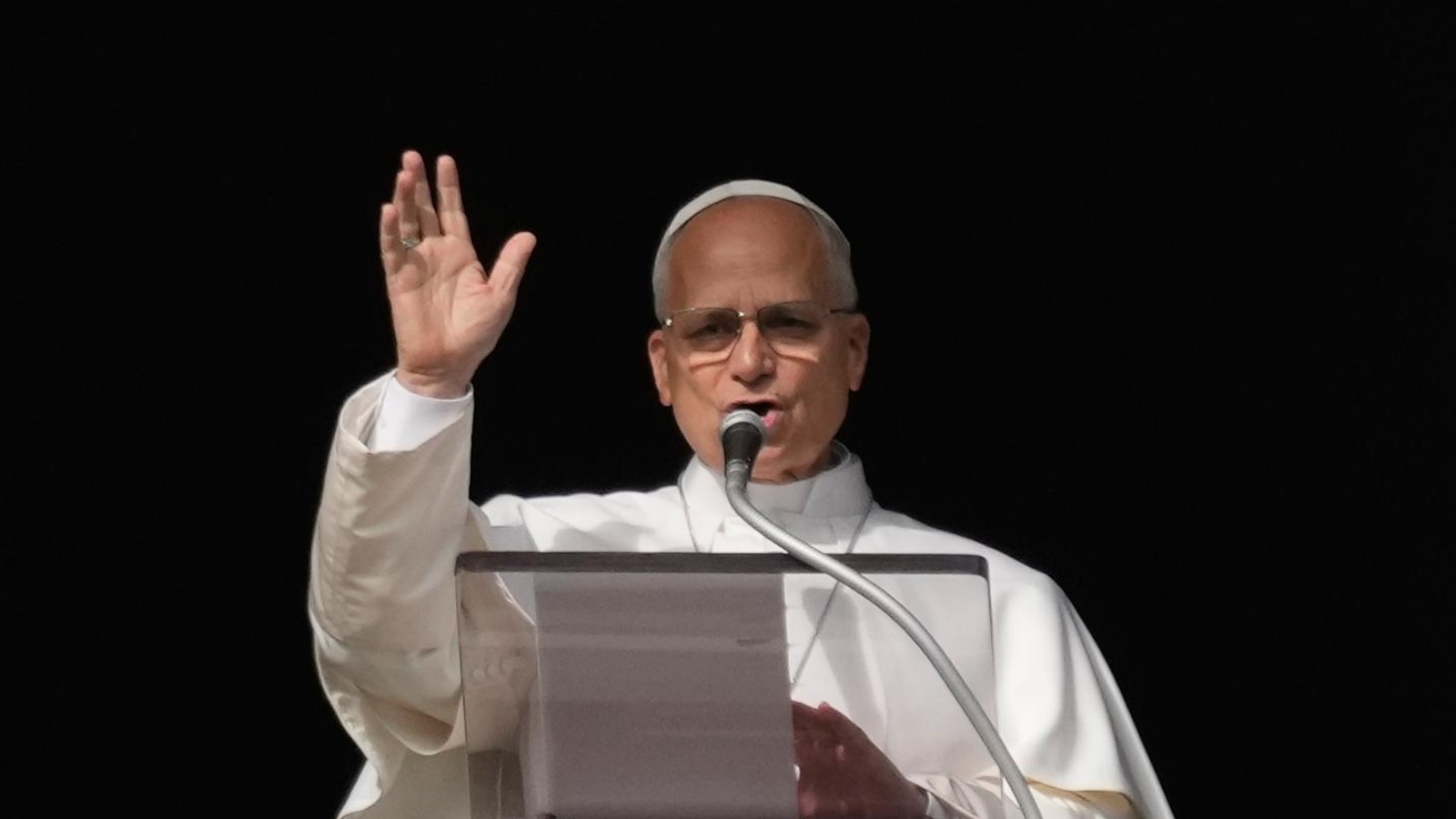 Папата предлага нежна критика на културата на Ватикана в коледния поздрав