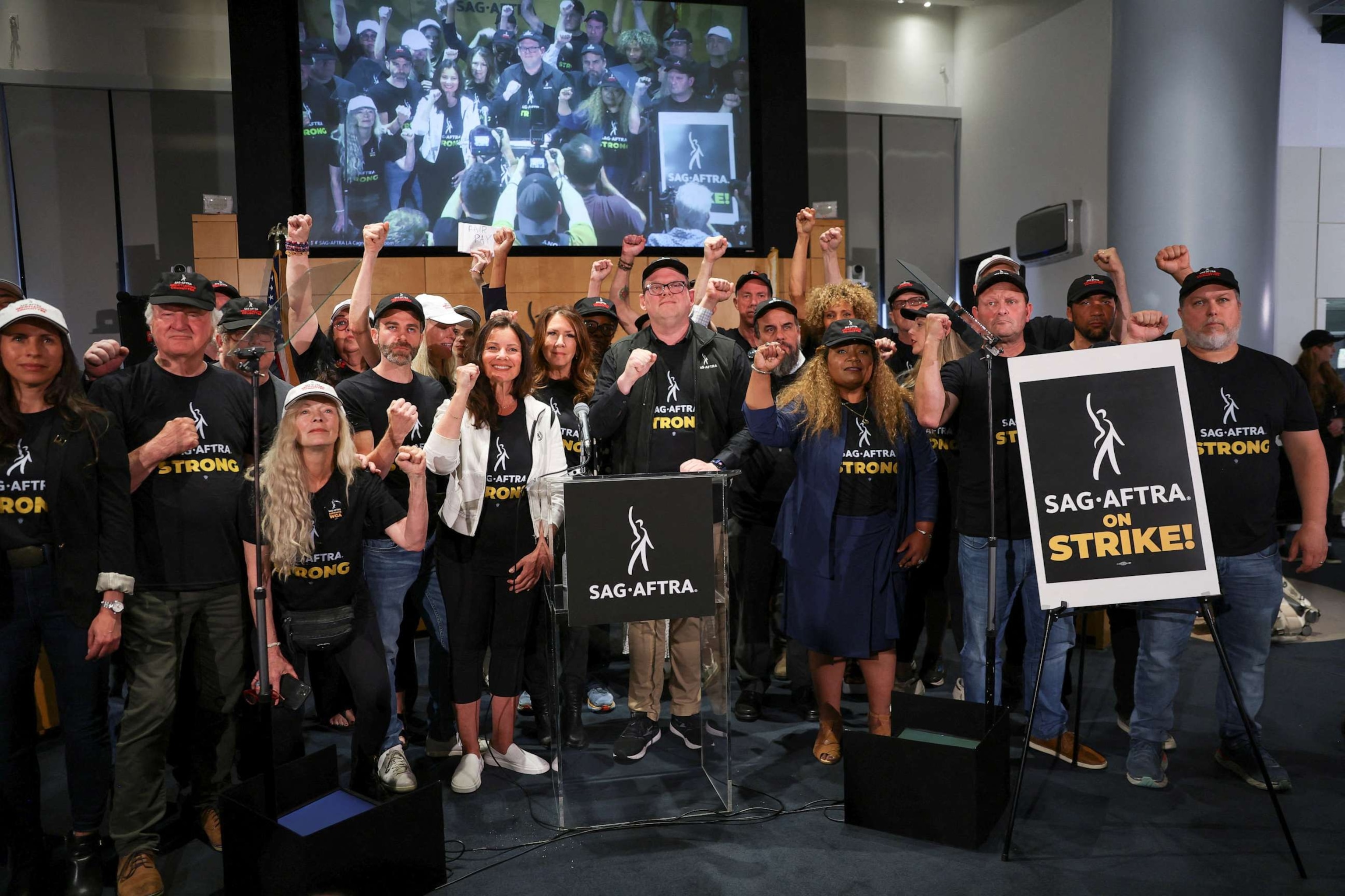 PHOTO: SAG-AFTRA union President Fran Drescher, Duncan Crabtree-Ireland, SAG-AFTRA National Executive Director and Chief Negotiator, and union members hold up their fists at SAG-AFTRA offices in Los Angeles, July 13, 2023.