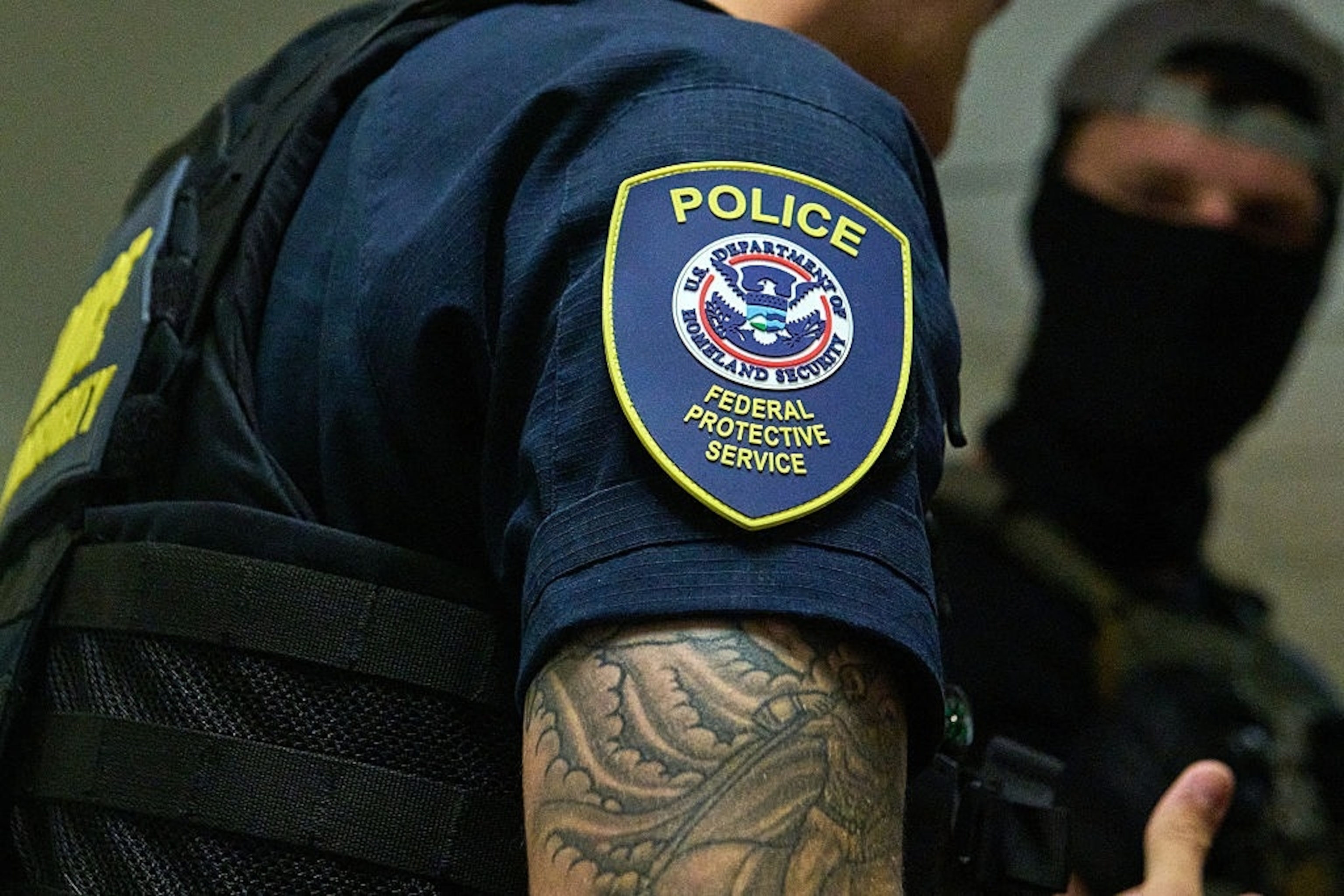 PHOTO: ICE-Detains-Immigrants-in-New-York-Court-House