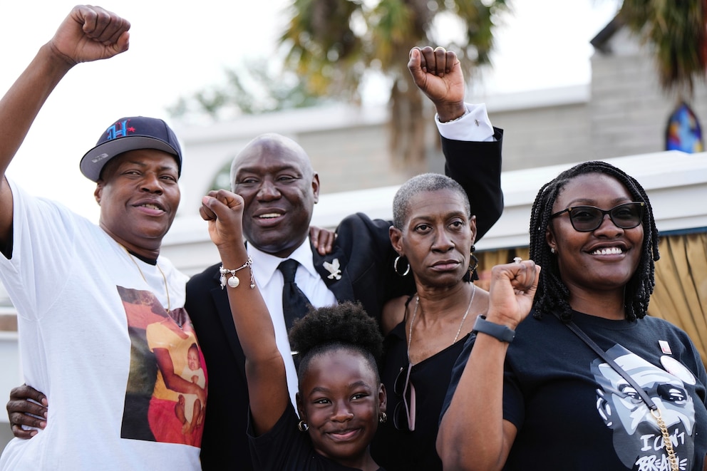 PHOTO: Civil rights attorney Ben Crump, second from left, raises his fist, May 25, 2025 in Houston George Floyd's sisters, LeTonya and Zsa Zsa Floyd, and other members of the Floyd family in Houston. 