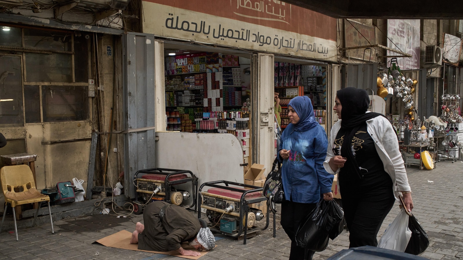 Photos show daily life in Iraq's Basra near Iranian border as war slows trade
