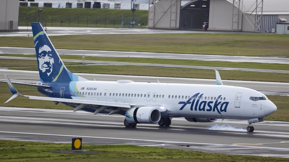 Alaska Airlines IT Outage Grounds Hundreds of US Flights, Operations Restored with Ongoing Disruptions
