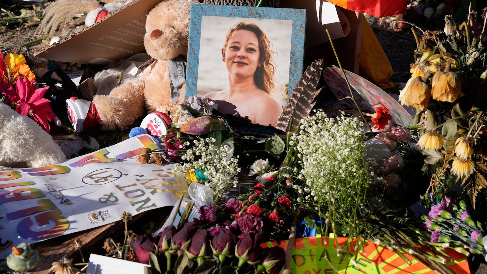  Trump administration stopped sharing evidence in Good and Pretti killings, Minnesota officials say
