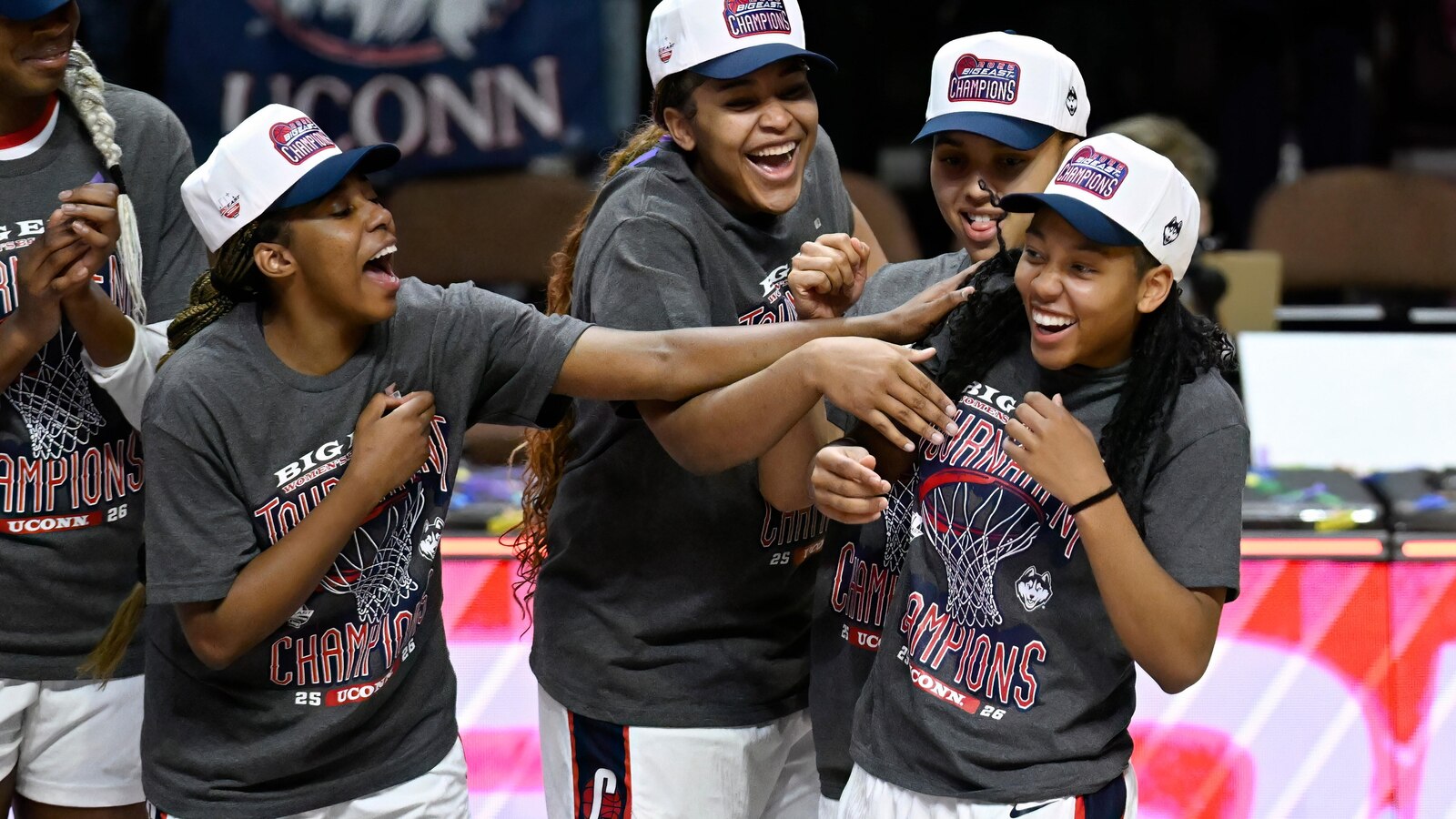 NCAA 女子枠の選択: ユニバーシティ大学がテキサスを破り、全米選手権を再び制覇