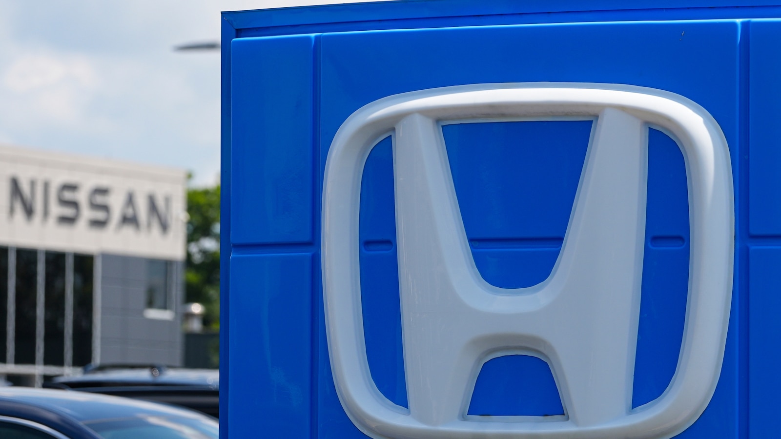 Японските автомобилни производители Nissan и Honda се споразумяват да работят заедно върху софтуер за автомобили