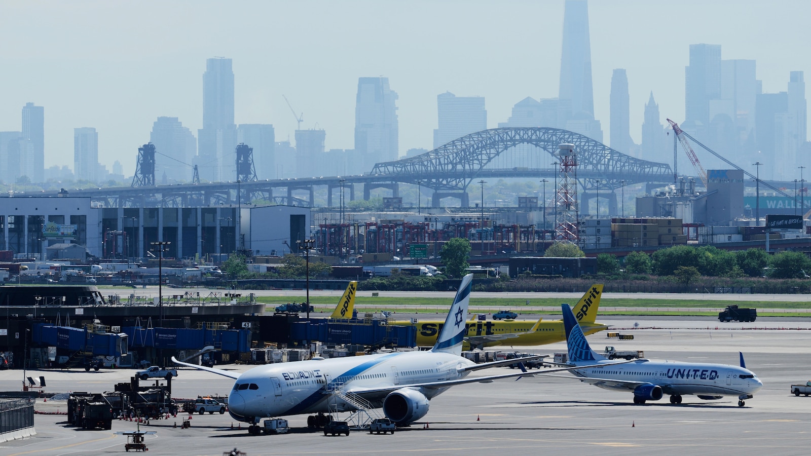  Newark airport runway project wraps up early, so when will flight limits ease?
