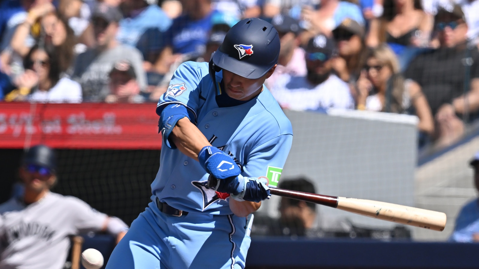 McAdoo's Seventh-Inning Double Lifts Blue Jays Past Yankees 4-1