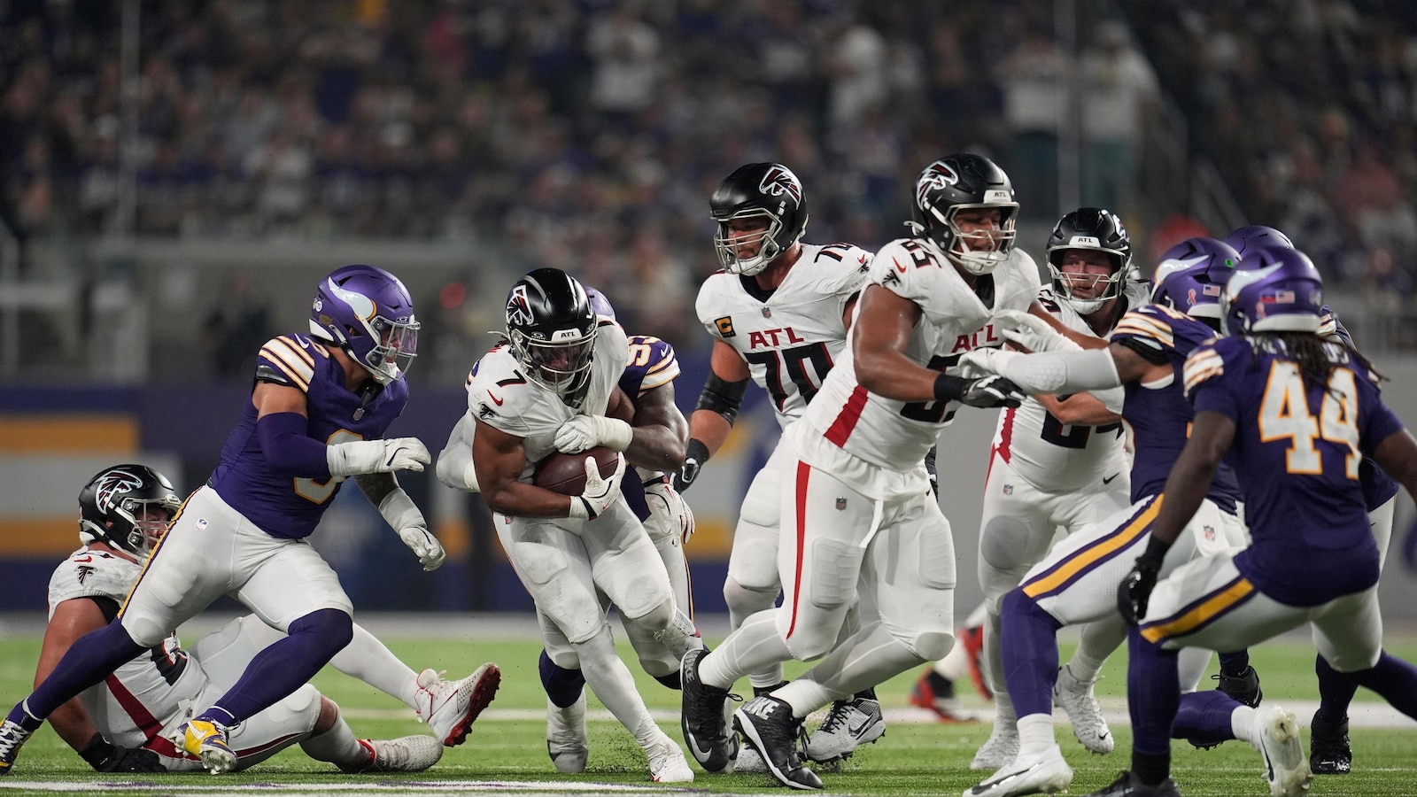 Falcons trample J.J. McCarthy and the Vikings 22-6 behind Bijan Robinson’s running, dominant defense
