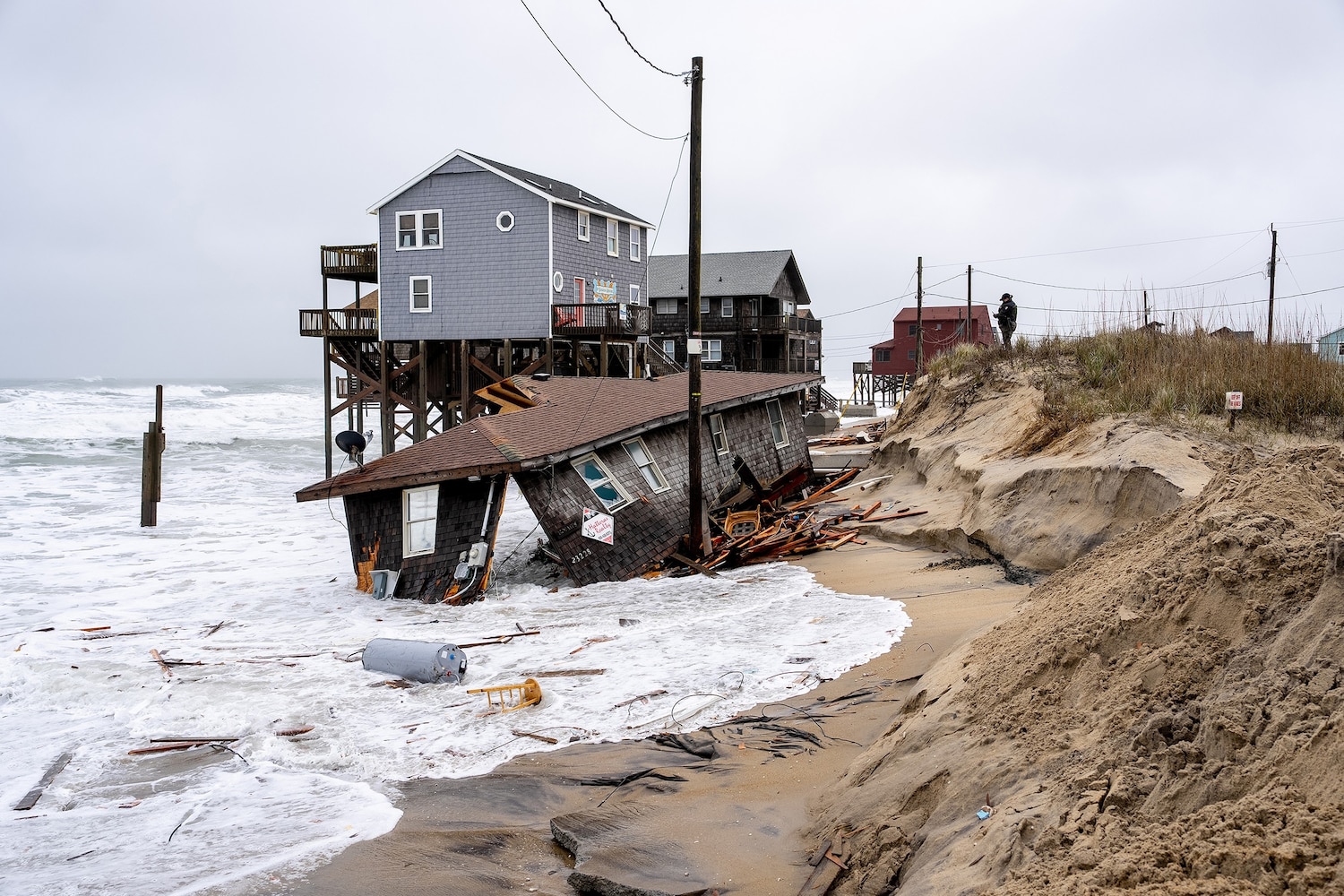 More beachfront homes in the Outer Banks have fallen into the Atlantic -  ABC News