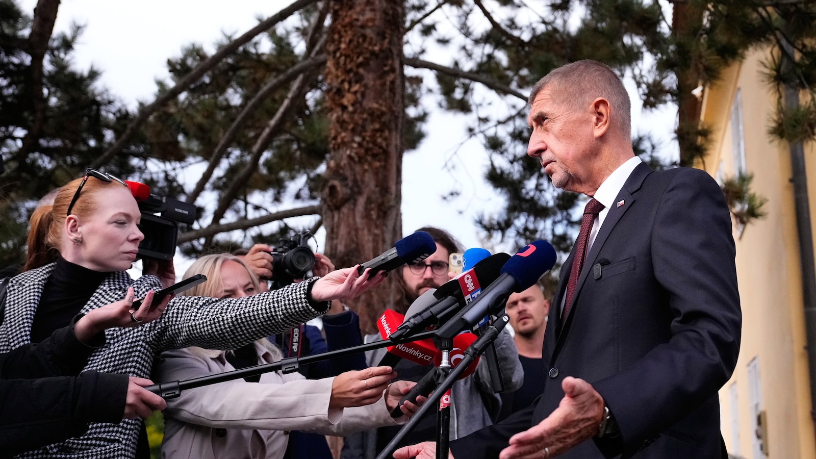 Управляващата партия на популисткия чешки премиер води на първия тур на изборите за Сенат