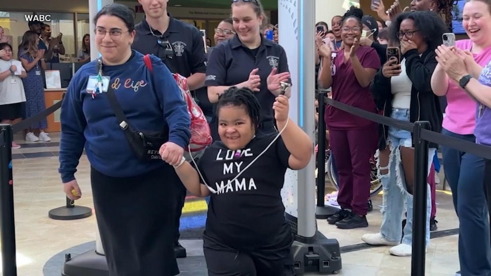 WATCH:  Boy with rare genetic disorder gets clap-out ceremony after hospital discharge