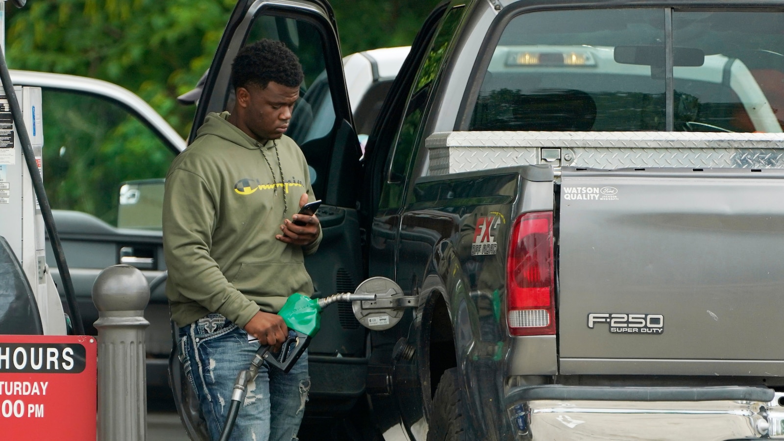 From unfilled gas tanks to fewer frills, retailers see US consumers rethink their spending