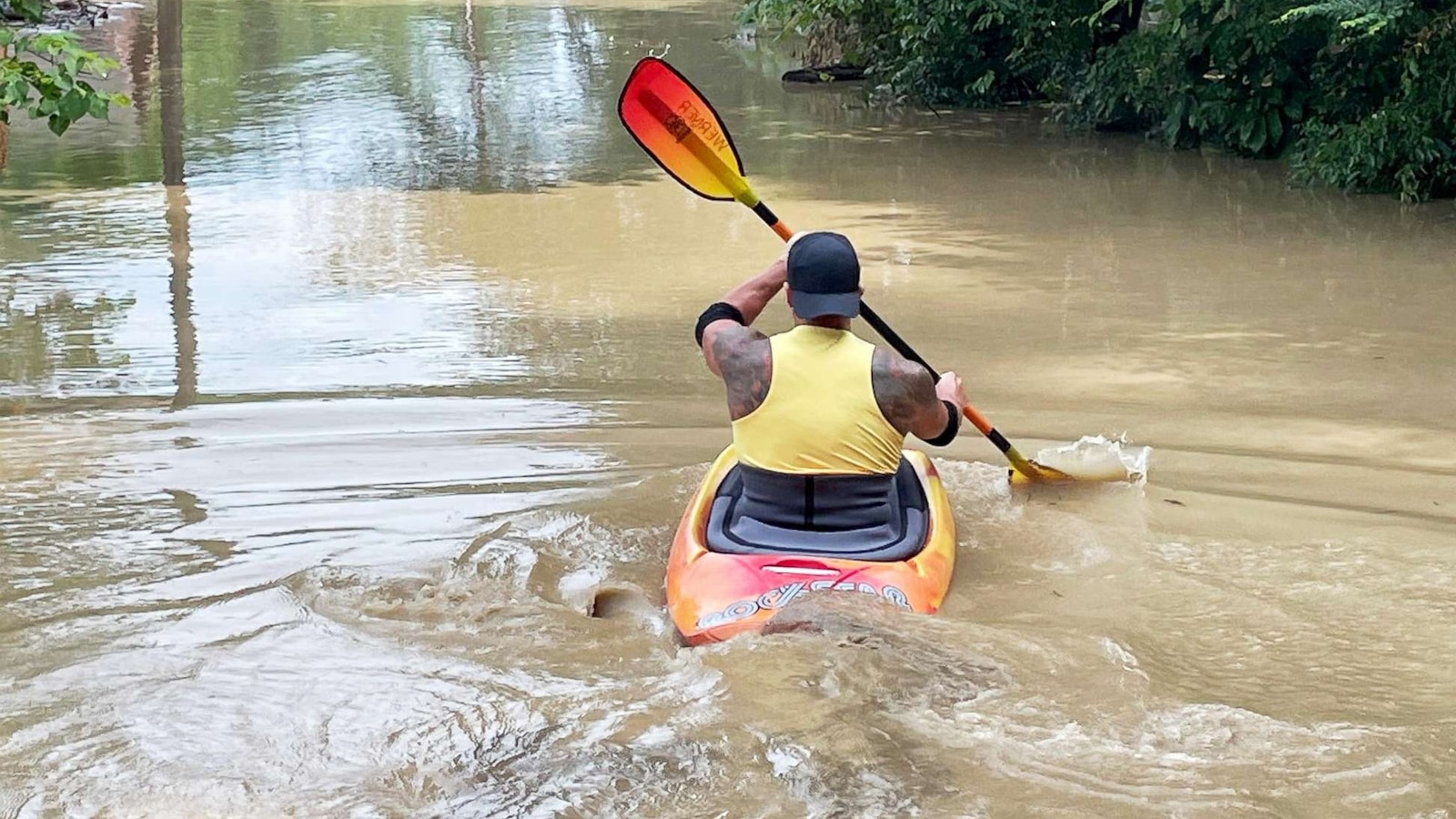 'Dire situation': Kayaker who helped in Kentucky flood rescues on ...