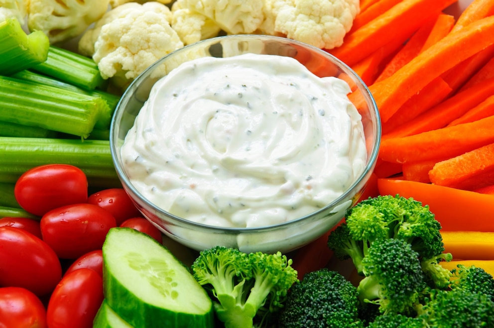 PHOTO: Vegetables and dip