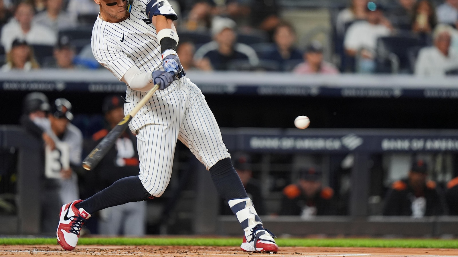 Aaron Judge hits 361st home run to tie Joe DiMaggio for 4th place in Yankees history