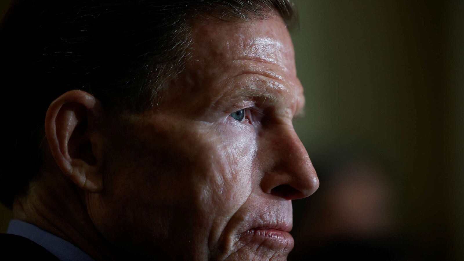 Sen. Richard Blumenthal breaks leg at UConn parade, will undergo