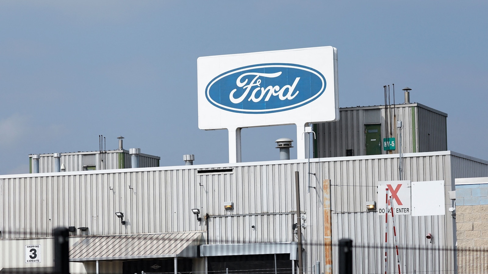 What could supply chain snags in the auto industry mean for car buyers?