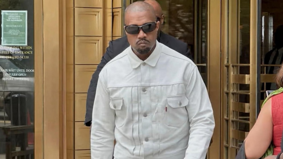 Video Controversial rapper Ye Arrives in Court to Support Sean Combs