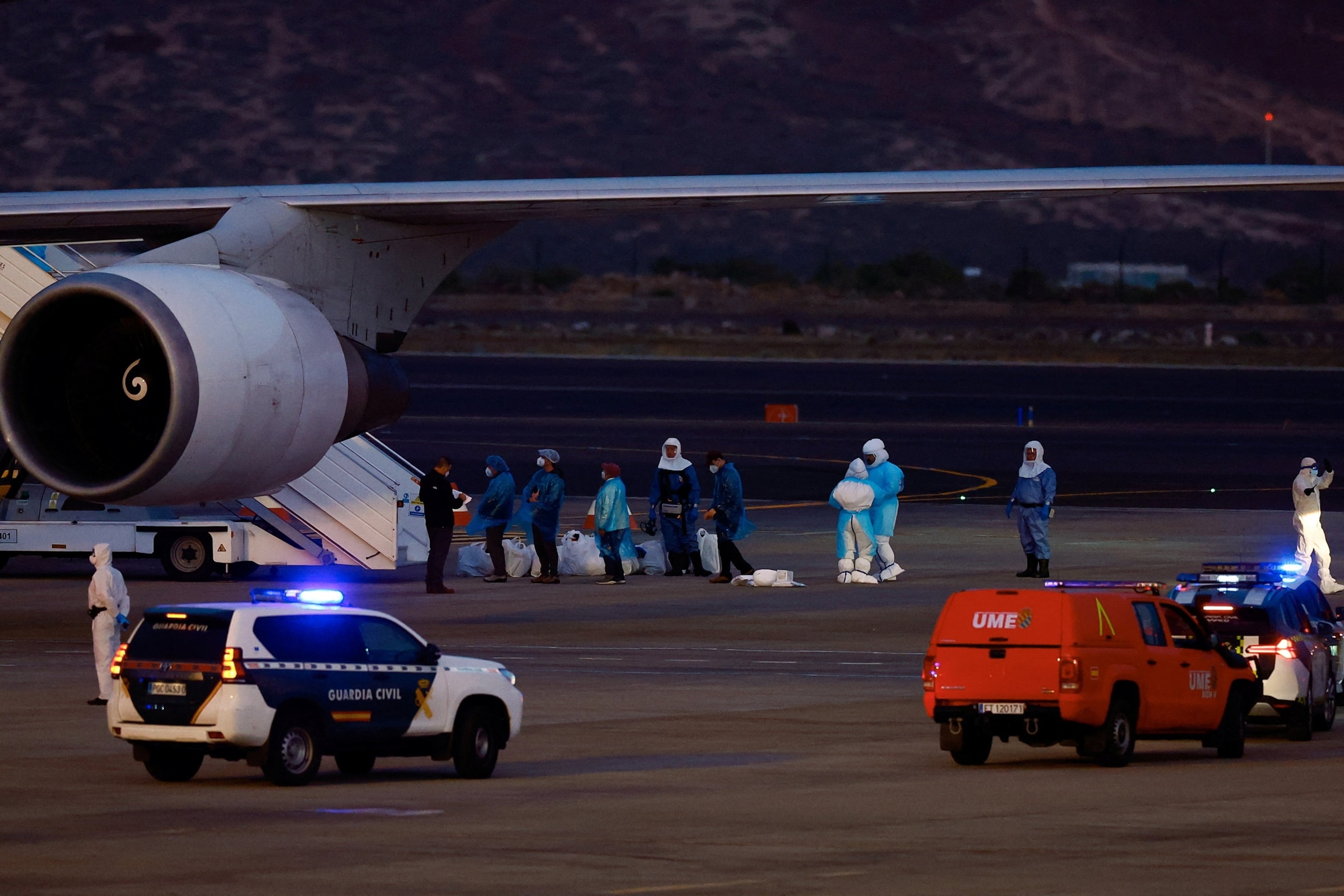 Passengers of the cruise ship MV Hondius, which was affected by a hantavirus outbreak, board a plane bound for the United States at Tenerife Sud airport, Canary Islands, Spain, May 10, 2026