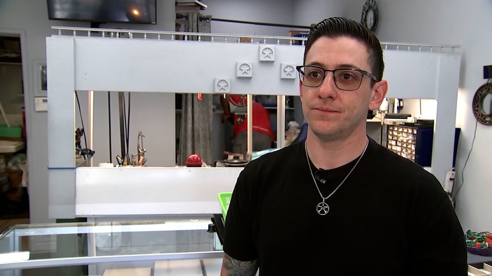 Thieves cut through candy store to steal $2M in jewelry store heist ...