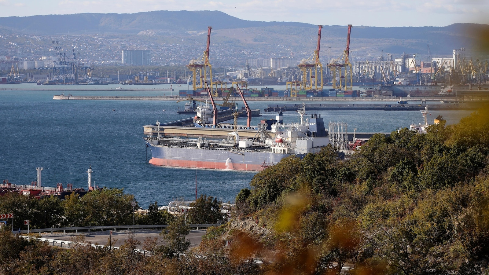 China rejects US demands to stop buying Russian, Iranian oil China rejects US demands to stop buying Russian, Iranian oil