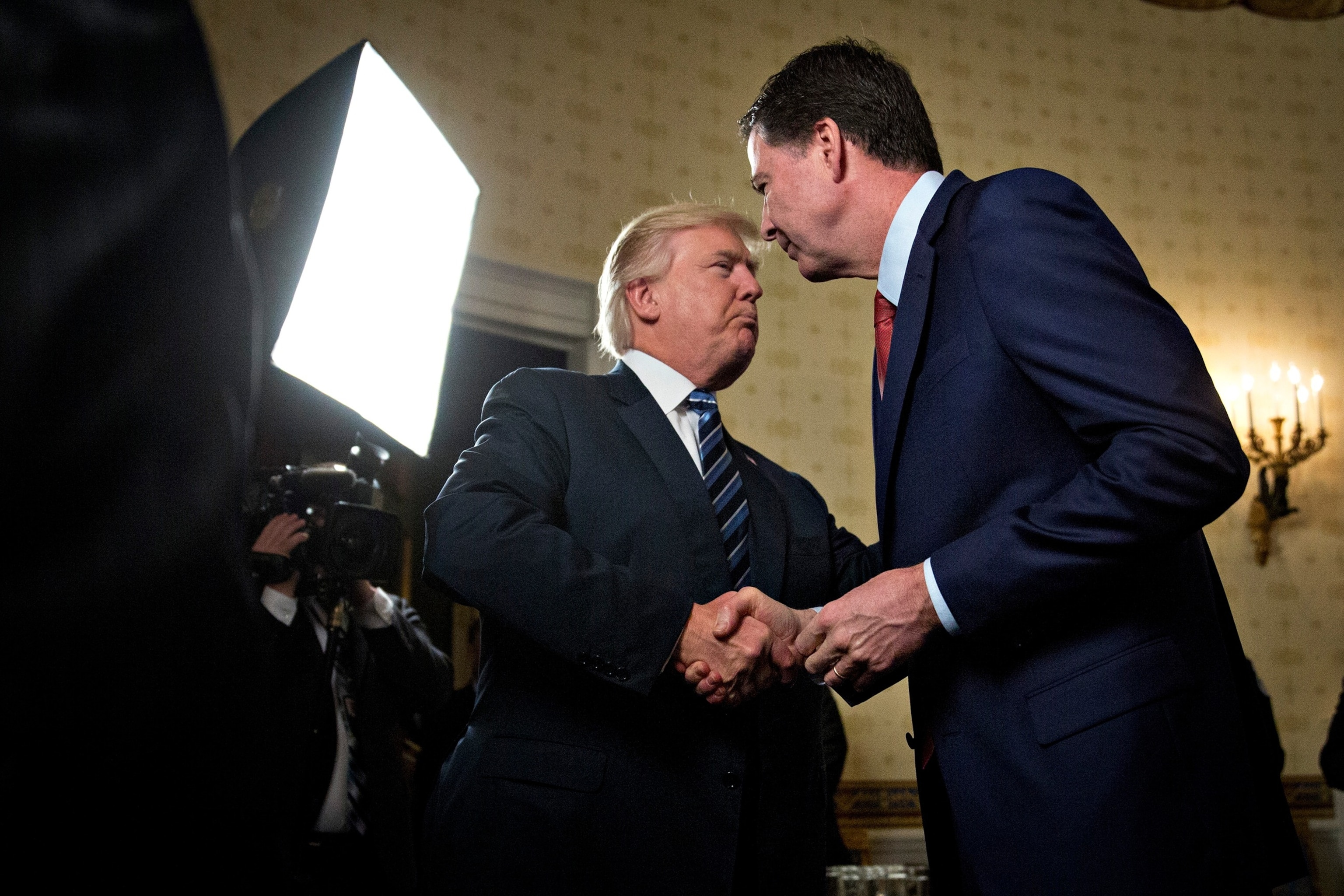 PHOTO: Donald Trump shakes hands with James Comey, director of the Federal Bureau of Investigation, during an Inaugural Law Enforcement Officers and First Responders Reception in the Blue Room of the White House on January 22, 2017 in Washington, D.C