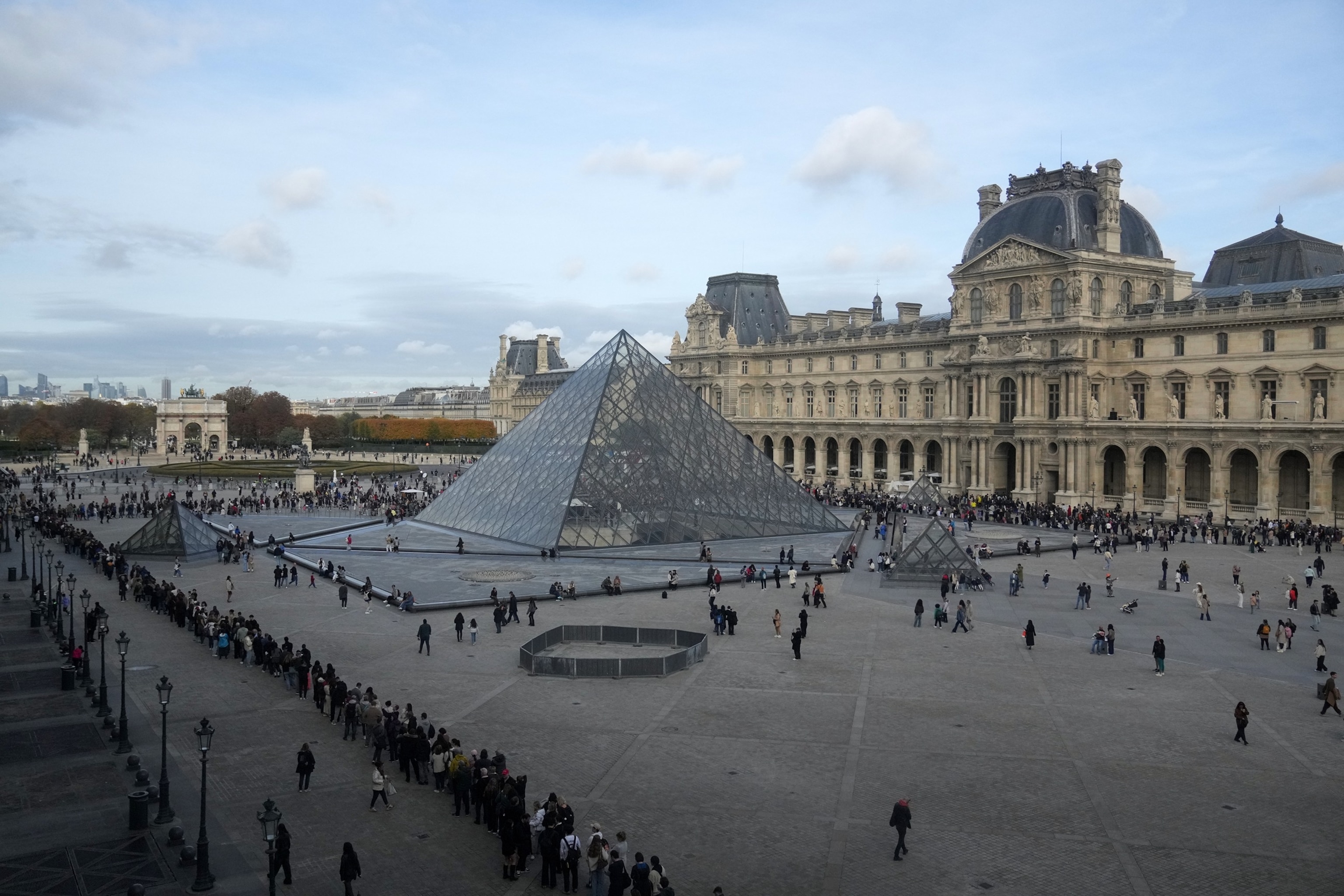 PHOTO: France Louvre