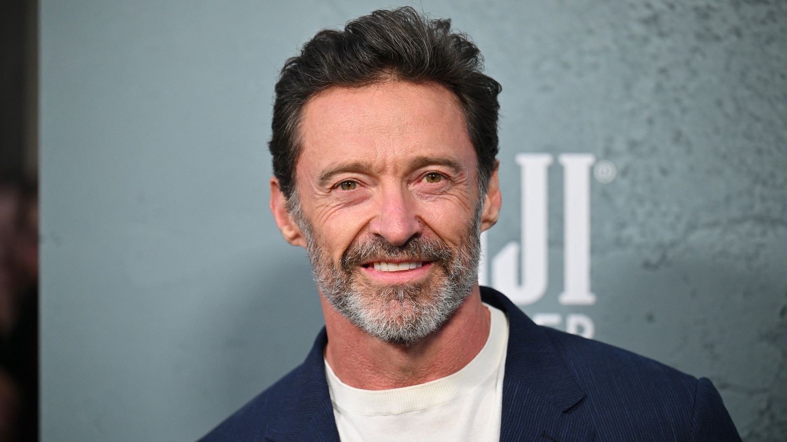 Hugh Jackman brings out Pink and her daughter for 'Greatest Showman' duet
