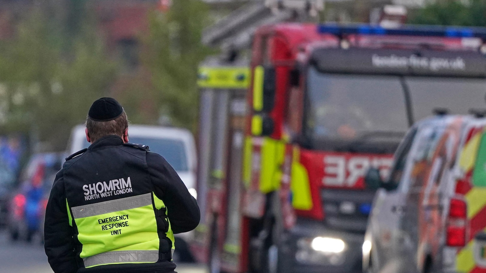 Las ambulancias de la organización de ayuda judía fueron incendiadas. La policía del Reino Unido está investigando el incidente como un ataque antisemita.