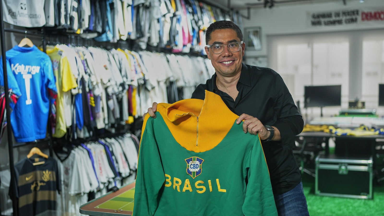 Pelé's 1966 World Cup jacket draws new fans after Bad Bunny wears it at Brazil shows