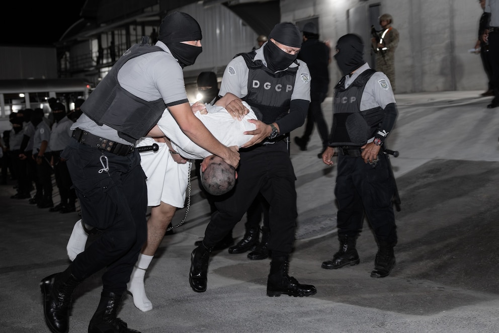 PHOTO: Salvadoran Government Receives 238 Alleged Members Of Criminal Organizations 'Tren De Aragua' and 'MS13'